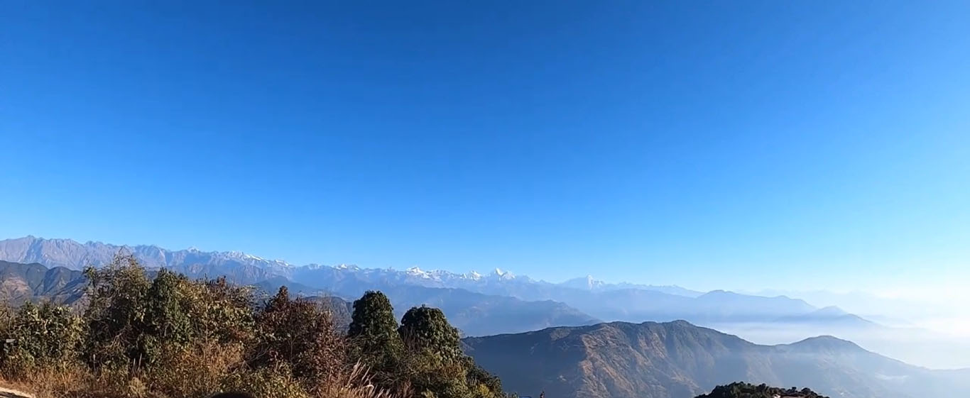 Mountain views on the trail approaching Langtang